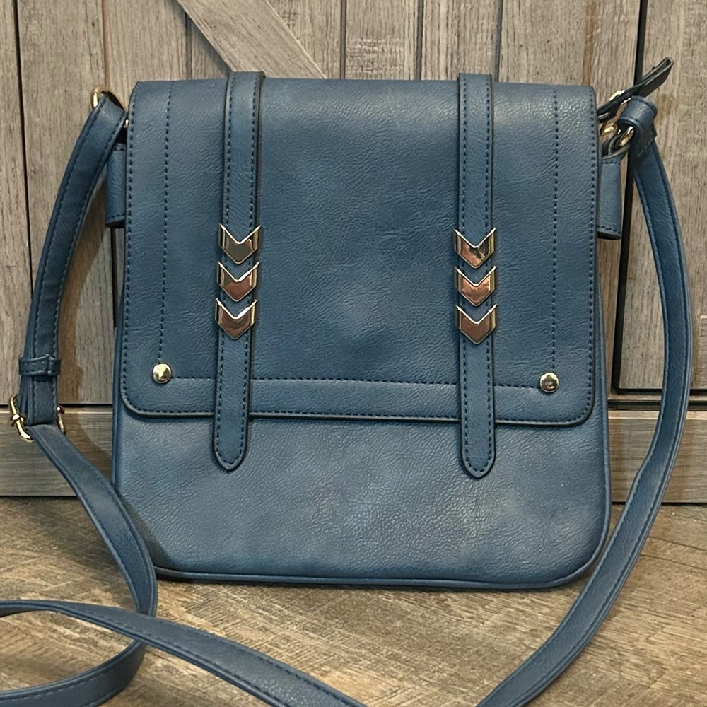💜 2/$40! Blue-Gray Crossbody Bag